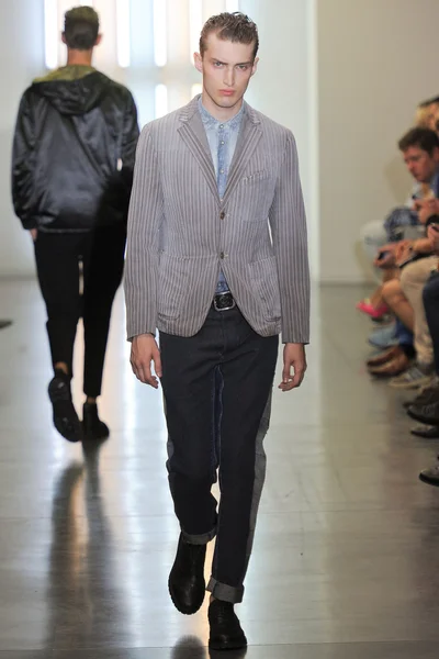 Look 17